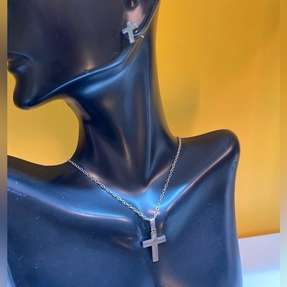 Cross Steel Earrings Set Nwt 25$
